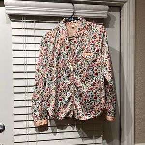 Floral pj top. Great condition. No flaws.